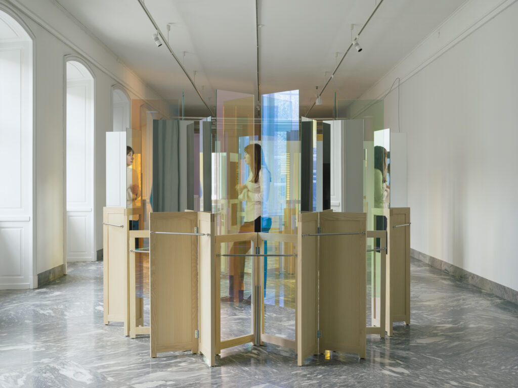 The installation Vanity Chamber exhibited at Design Museum Denmark. The installation is made of dichroic glass and double-sided mirrors placed in wooden holders. Photo by Hampus Berndtson.
